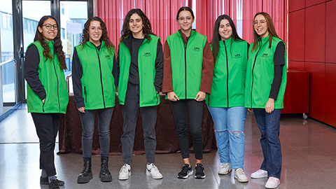 Estudiants de suport a les activitats de promoció del centre