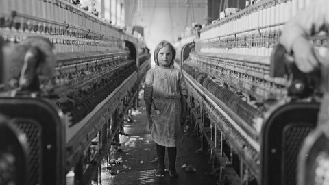 Niña trabajadora en las Mollohan Mills. Lewis Hine, 1908.