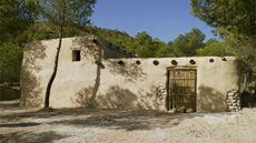 Recreen una casa del jaciment de La Bastida
