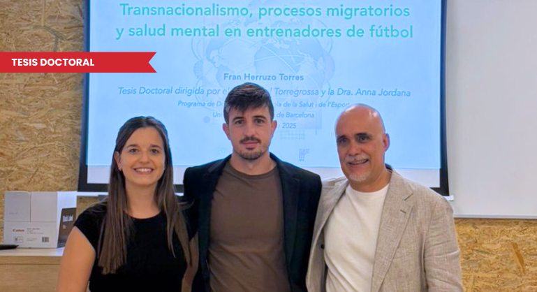 Fran Herruzo finalitzada la defensa de la tesi doctoral, sota la direcció Torregrossa i Jordana