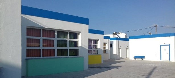 Escola pública d'educació primària a Adamantas - Milos