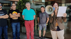 La UAB es concentra a favor del diàleg i en protesta contra els empresonaments