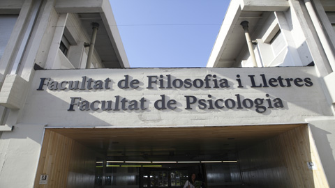 Façana_Facultat_Lletres