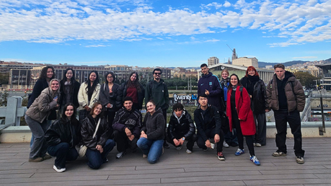 Els estudiants que han visitat les instal·lacions del TwentyTú Hi-Tech Hostel
