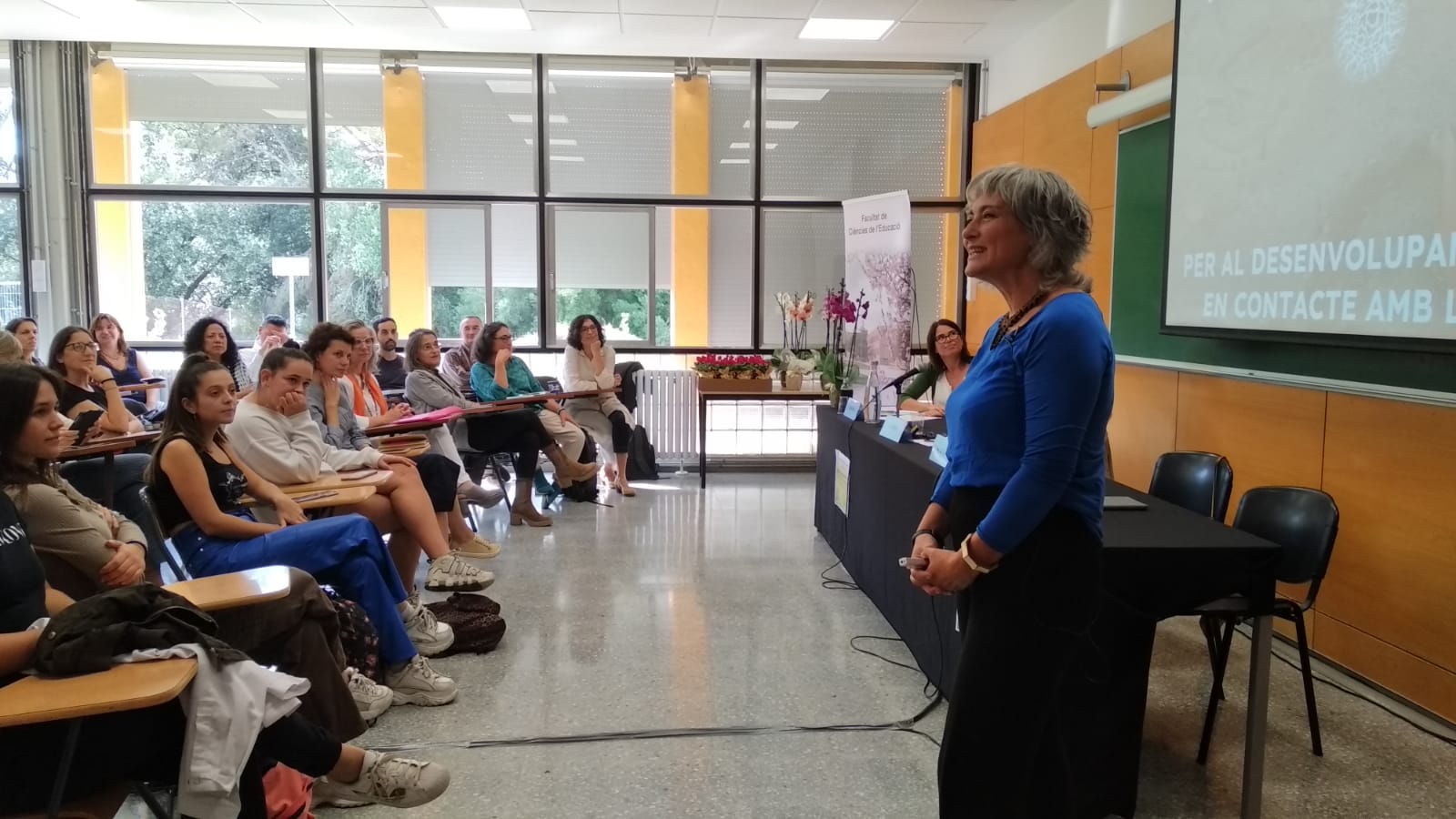 Heike Freire fent la xerrada a la inauguració del curs 2021-22