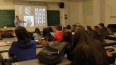 Classe amb alumnes de batxillerat