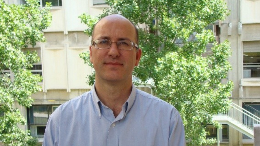 El professor Javier Rodr&iacute;guez Viejo