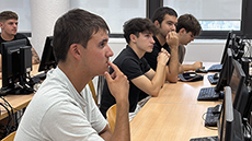 Estudiants atents a la classe