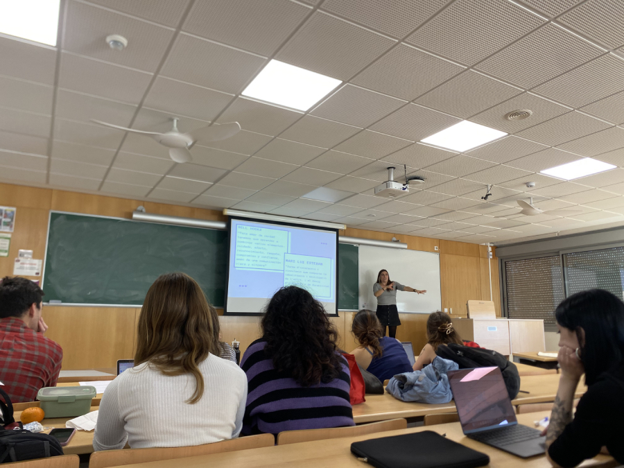 Una classe de Pensament Sociològic Contemporani, amb la conferència de Georgina Monge. 