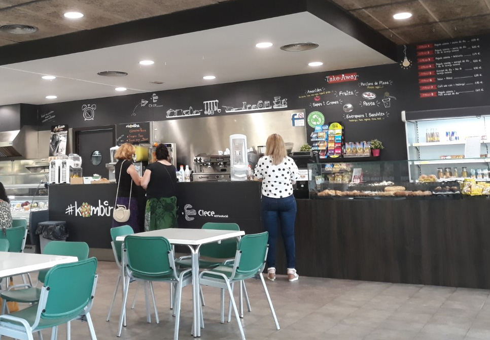 INTERIOR DE LA CAFETERIA DE SOCIALS