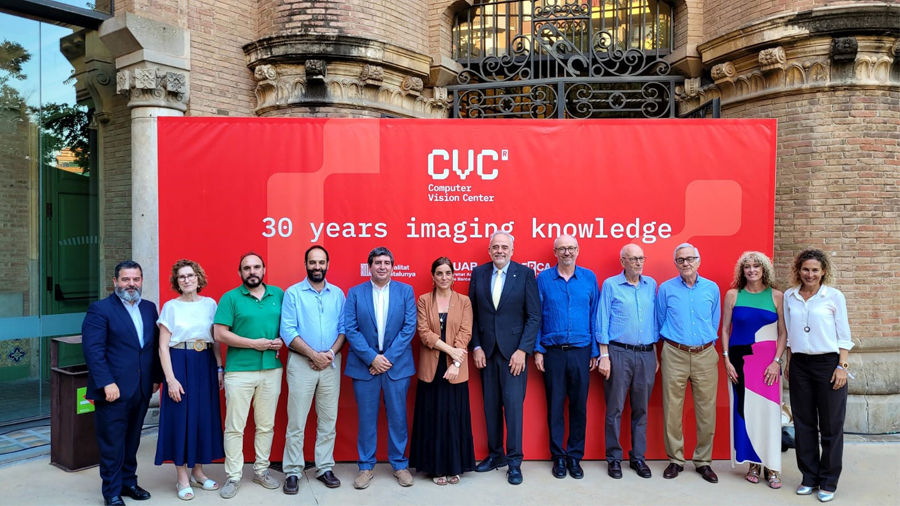 Representants institucionals participants en l'acte del 30è aniversari del CVC
