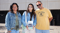 Una família participant a la jornada de portes obertes del centre