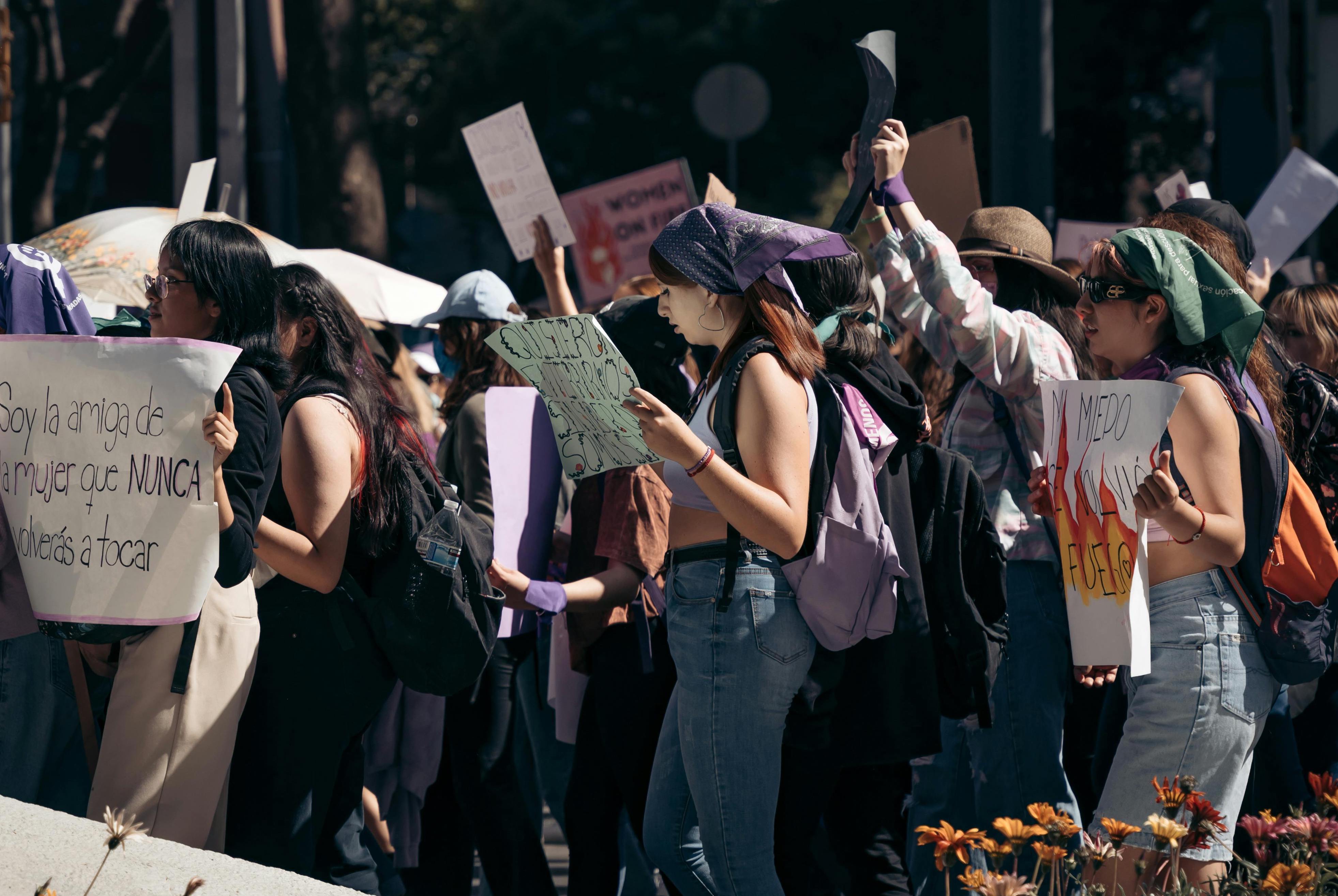 Gent en una manifestació feminista