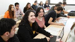 Estudiants de cicles a l'aula