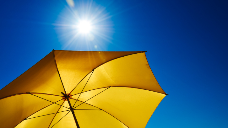 Para-sol tapant els rajos solars