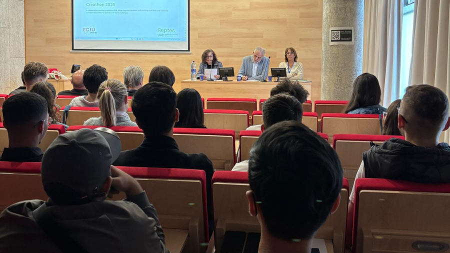 Apertura de la creató amb Mireia Galí, Marta Bertran i Javier Lafuente