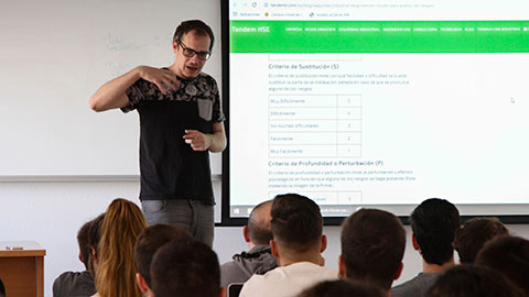 Joaquín Rodríguez en una aula