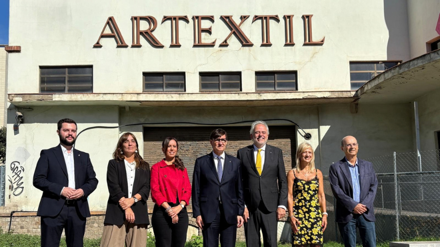 Autoritats davant l'Artèxtil