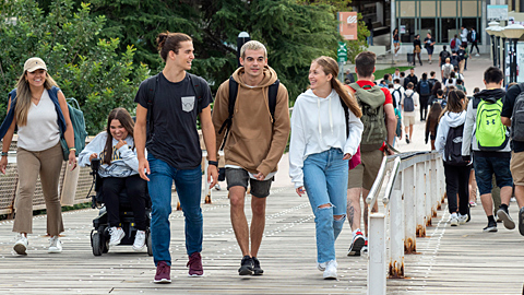 Estudiants al campus UAB 