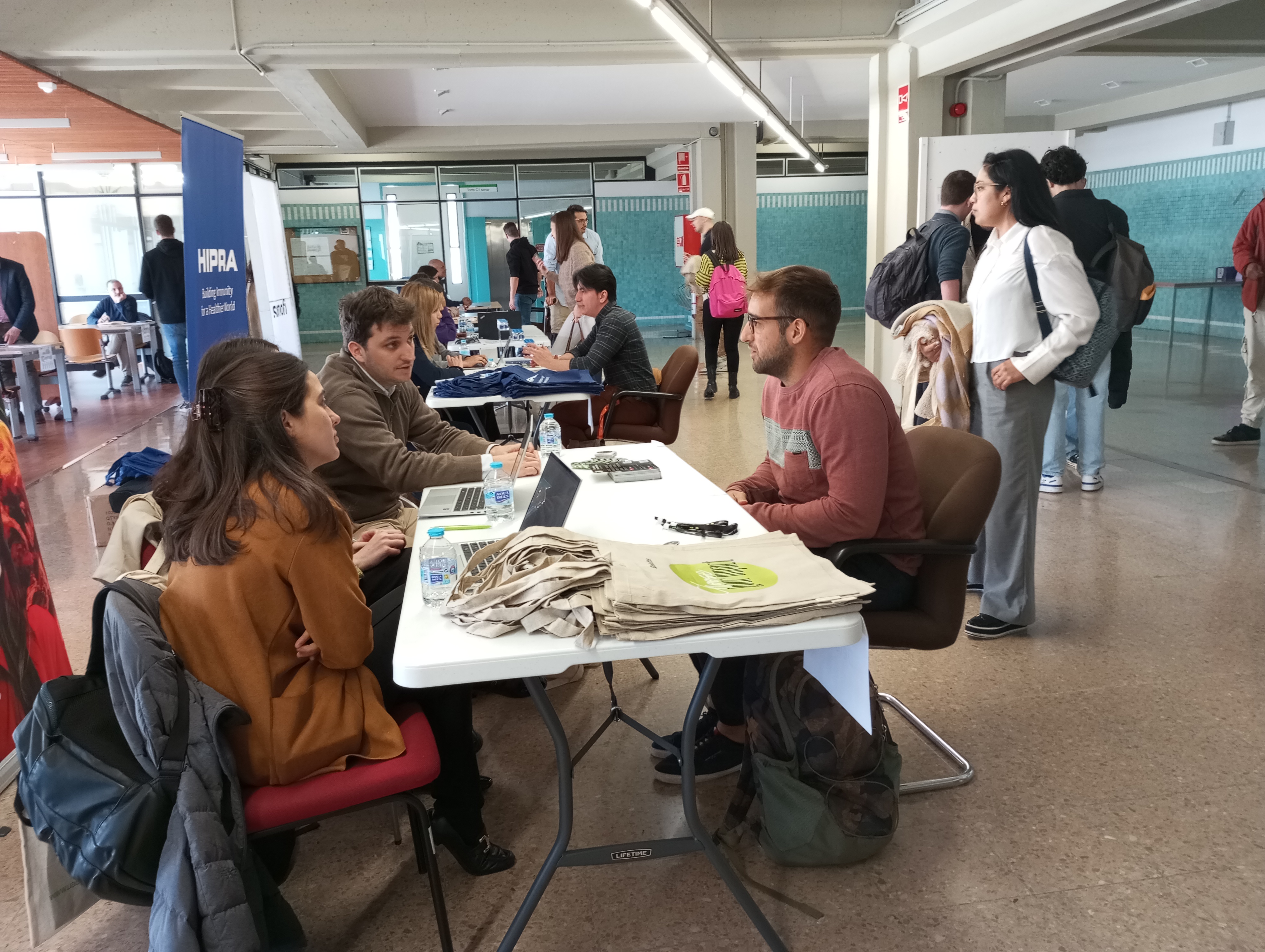 Sessió speed networking 24 abril al vestíbul de la Facultat de Ciències