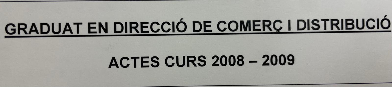 Fotografia d'un llibre d'actes de l'escola Superior de Comerç i Distribució