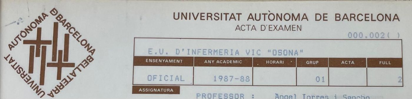 Fotografia llibre d'actes de la Escola Universitària d'Infermeria de Vic 
