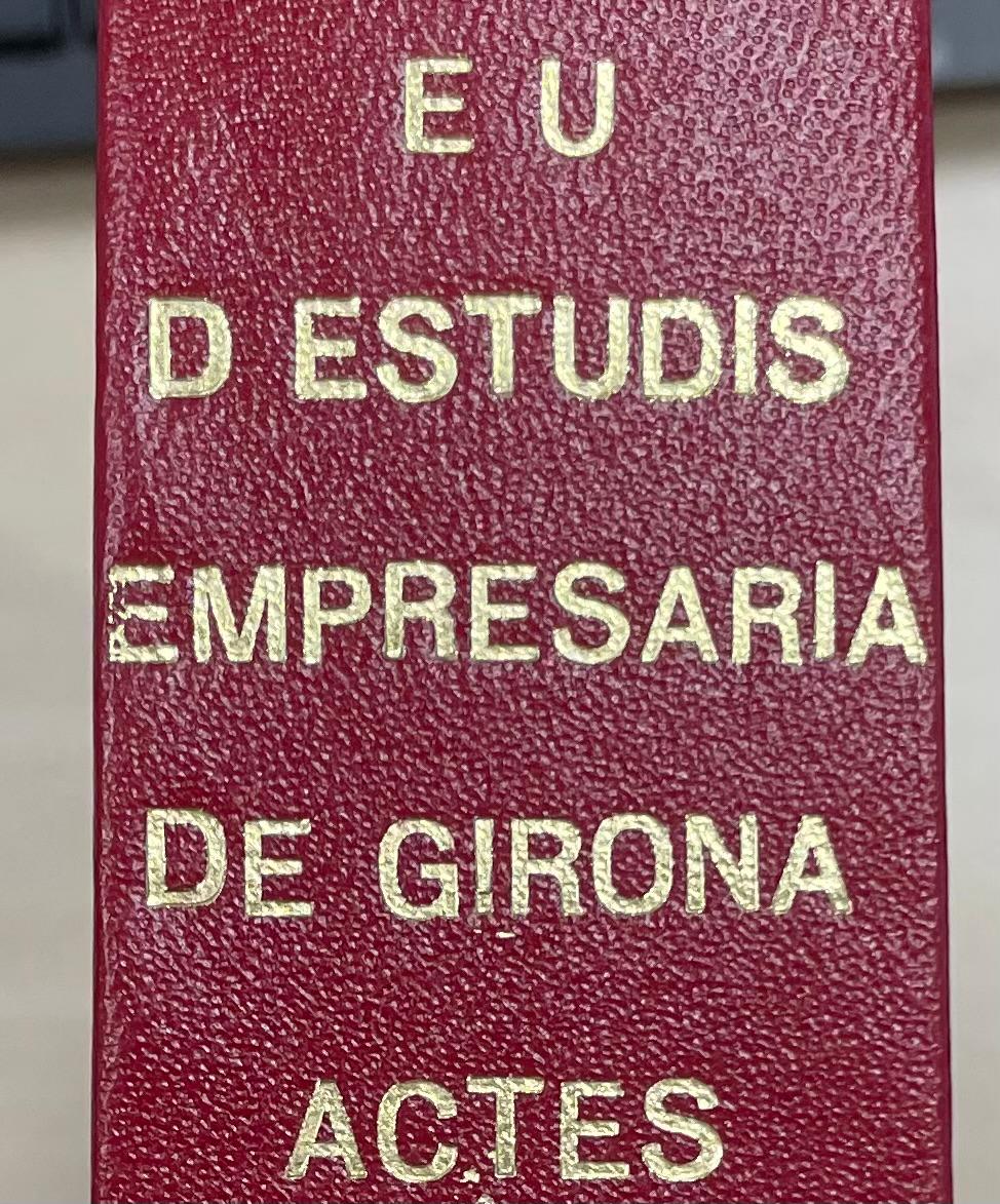 Fotografia de llibre d'actes de l'escola universitaria d'estudis empresarials de girona