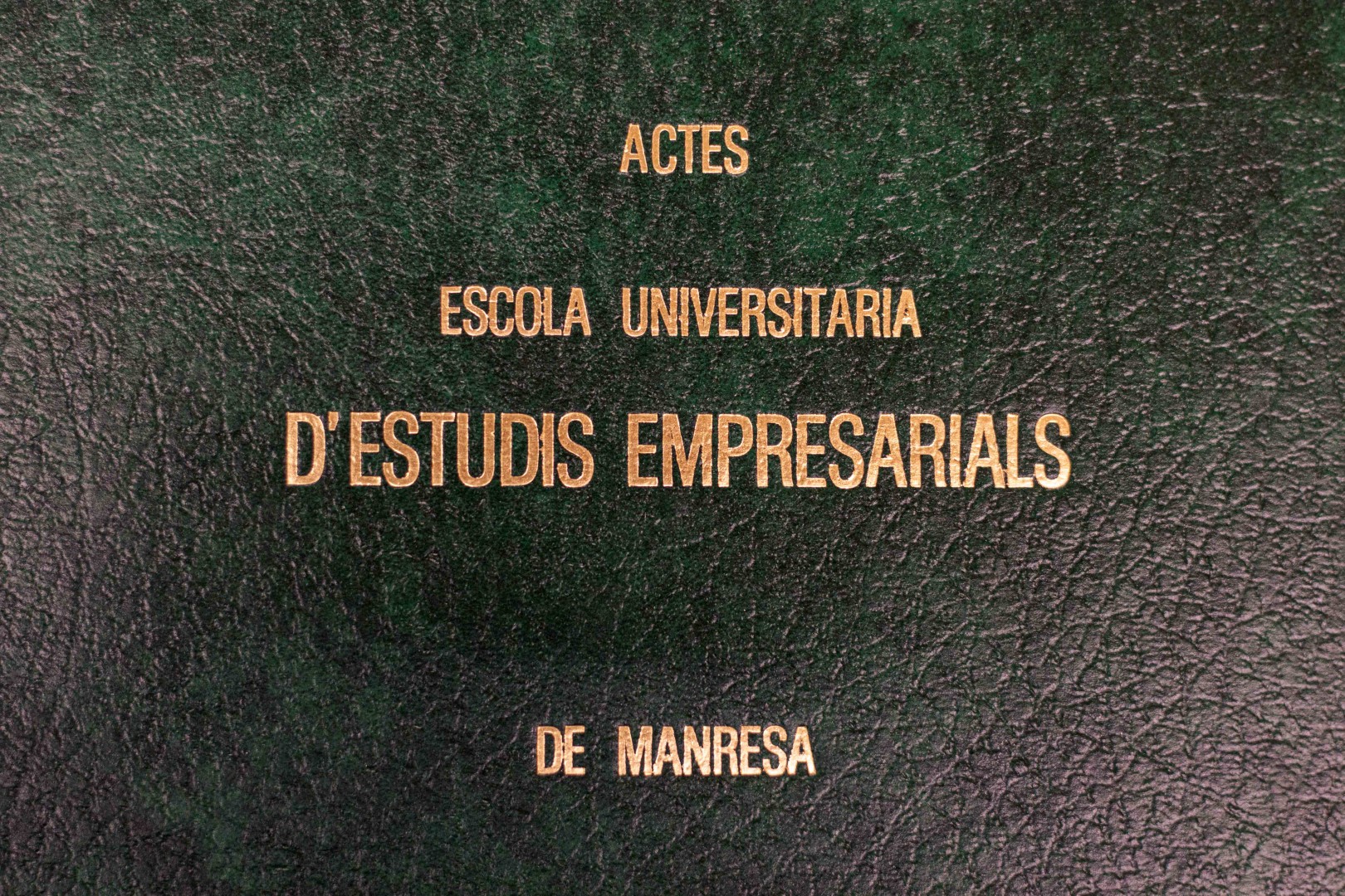 Fotografiallibre d'actes de l'escola universitària d'estudis empresarials de manresa