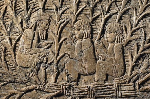Fragment d'un relleu que mostra poble caldeu refugiant-se als canyissars durant una campanya al voltant del 700 aC; relleu del 640-620 aC. Museu Britànic, Londres.