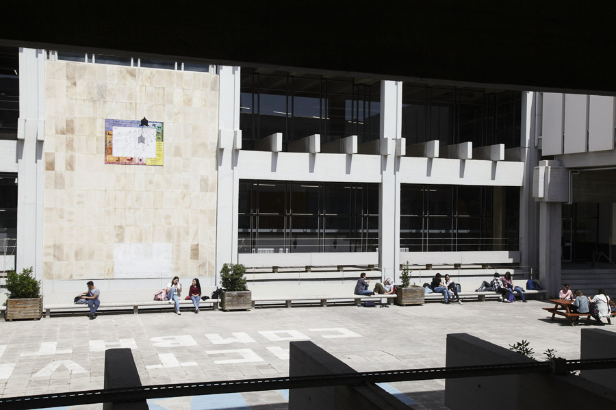 Entrada de l'edifici de la Facultat de Ciències