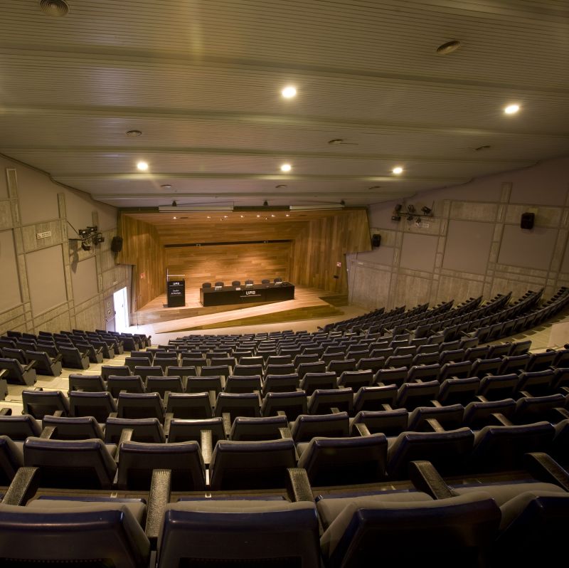 Amplia la imatge Auditori de la Facultat de Lletres
