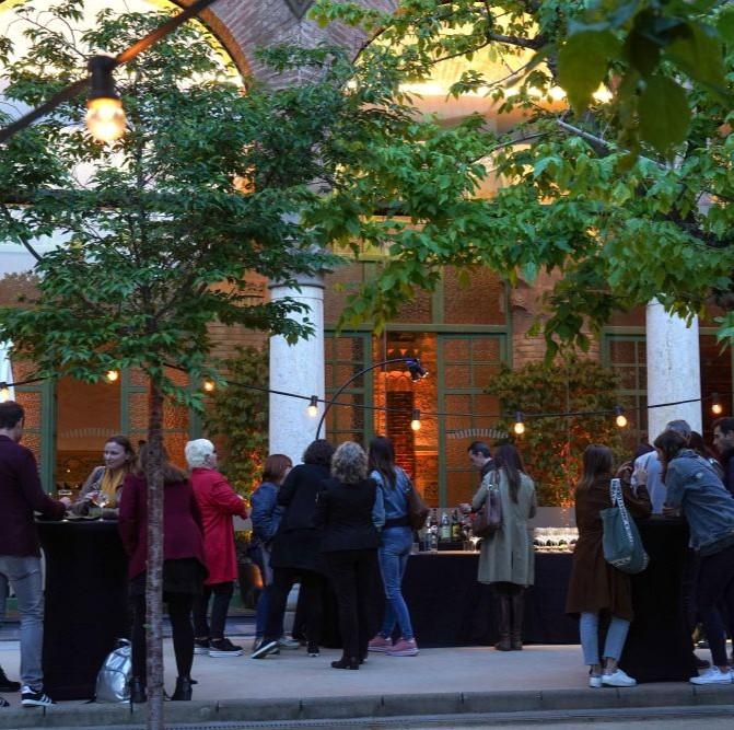 Reprodueix el video Casa Convalescència Event & Market