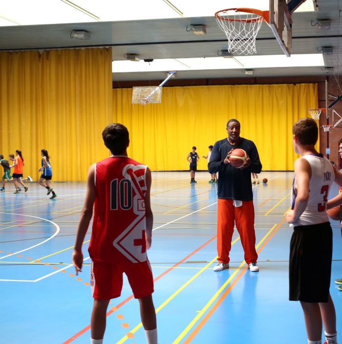 Amplia la imatge Entrenament de bàsquet amb Audie Norris