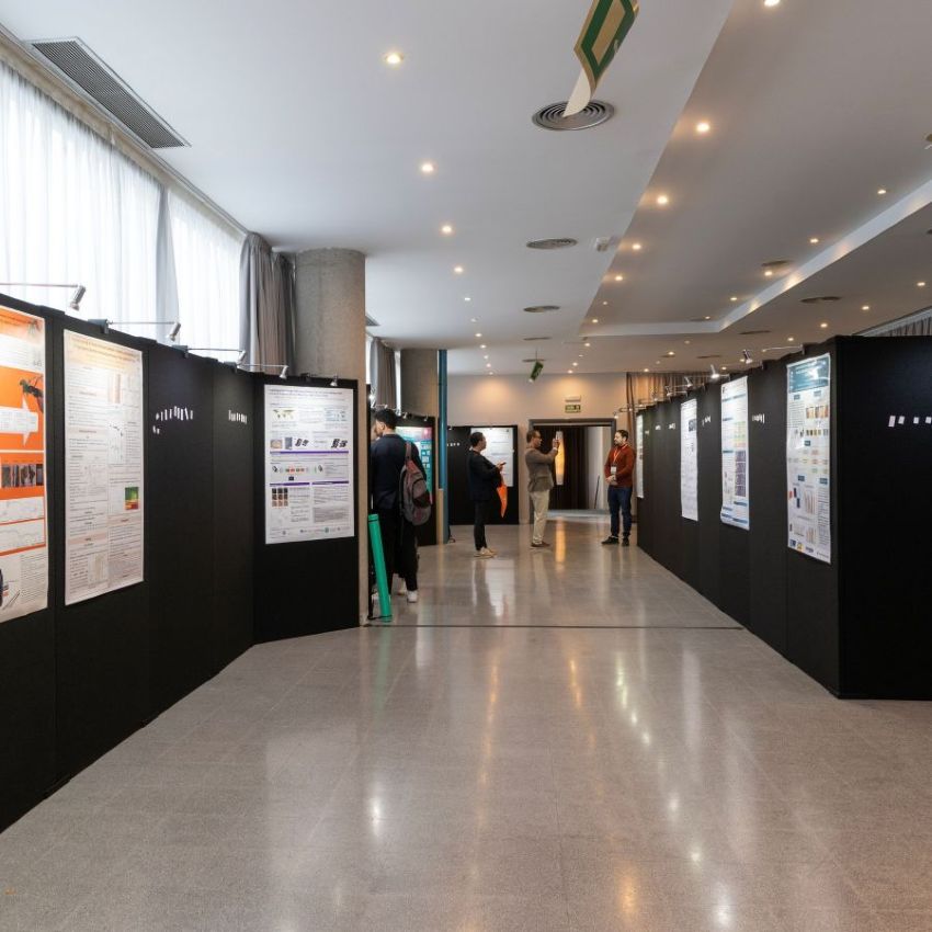 Amplia la imatge Imatge exposició de pòsters sala Arnau de Vilanova de l'Hotel Campus UAB
