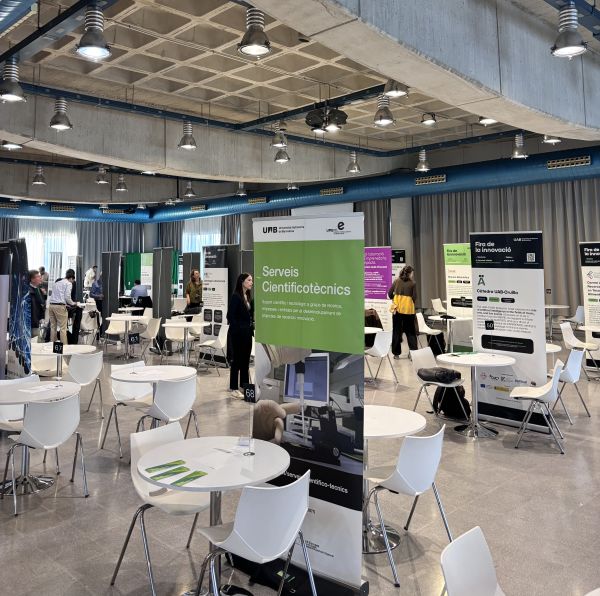 Amplia la imatge Imatge exposició de la sala Arnau de Vilanova de l'Hotel Campus UAB