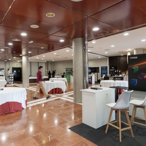 Amplia la imatge Imatge exposiciói cafès a l'Hotel Campus UAB