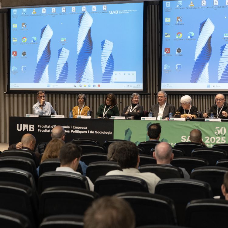 Amplia la imatge Imatge sessió plenària Auditori Econòmiques 