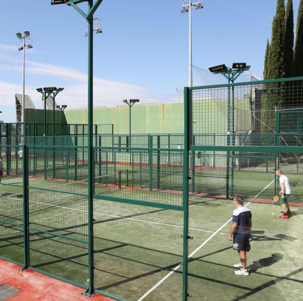 Amplia la imatge Pistes de pàdel del Servei d'Activitat Física UAB