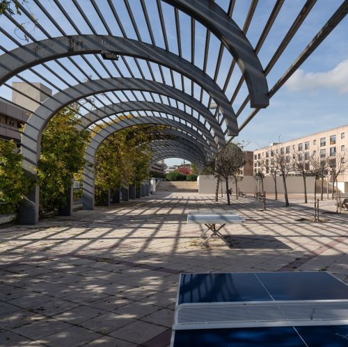 Amplia la imatge Vista pèrgola i taules de pingpong