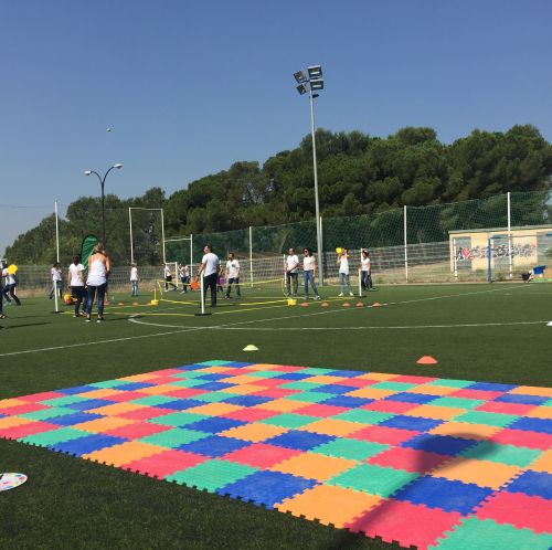 Amplia la imatge Vistes del camp de futbol amb una activitat per empreses
