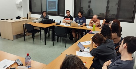  Vista general de la trobada a una aula