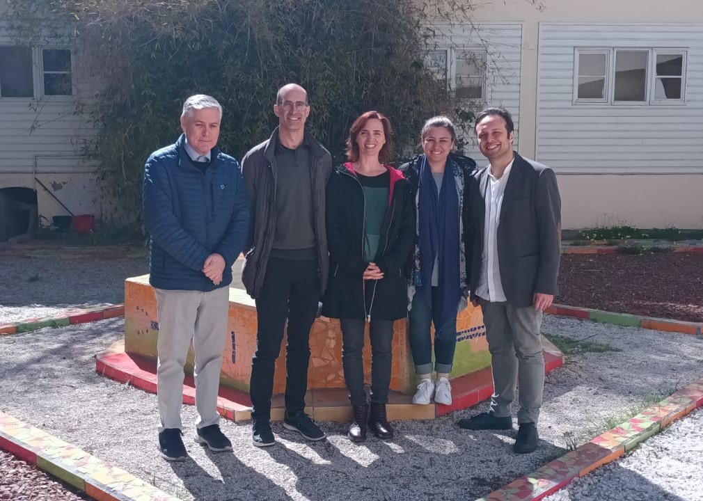  Albert Casals i la Laia Viladot amb professors de les universitats d'acollida