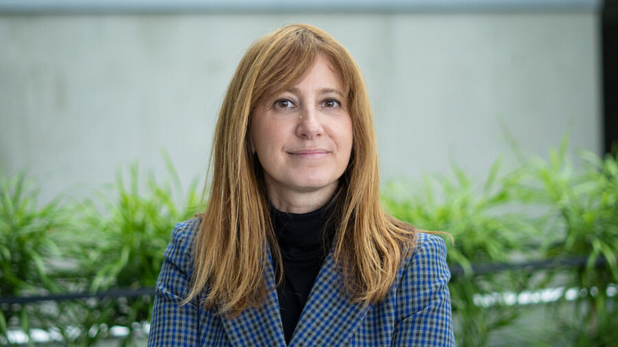 La Dr. Sandra Camacho Clavijo a la foto