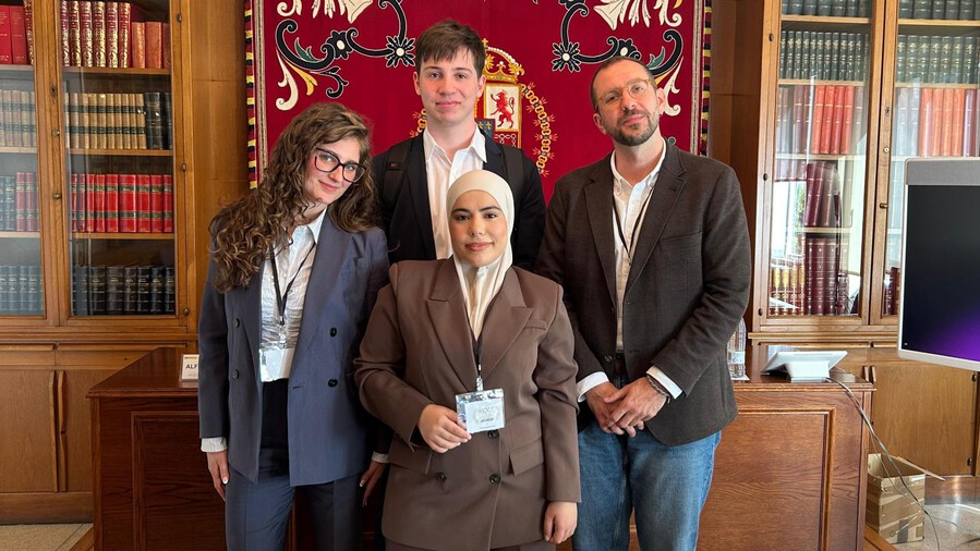 imatge d'alumnes participant a la Moot Court