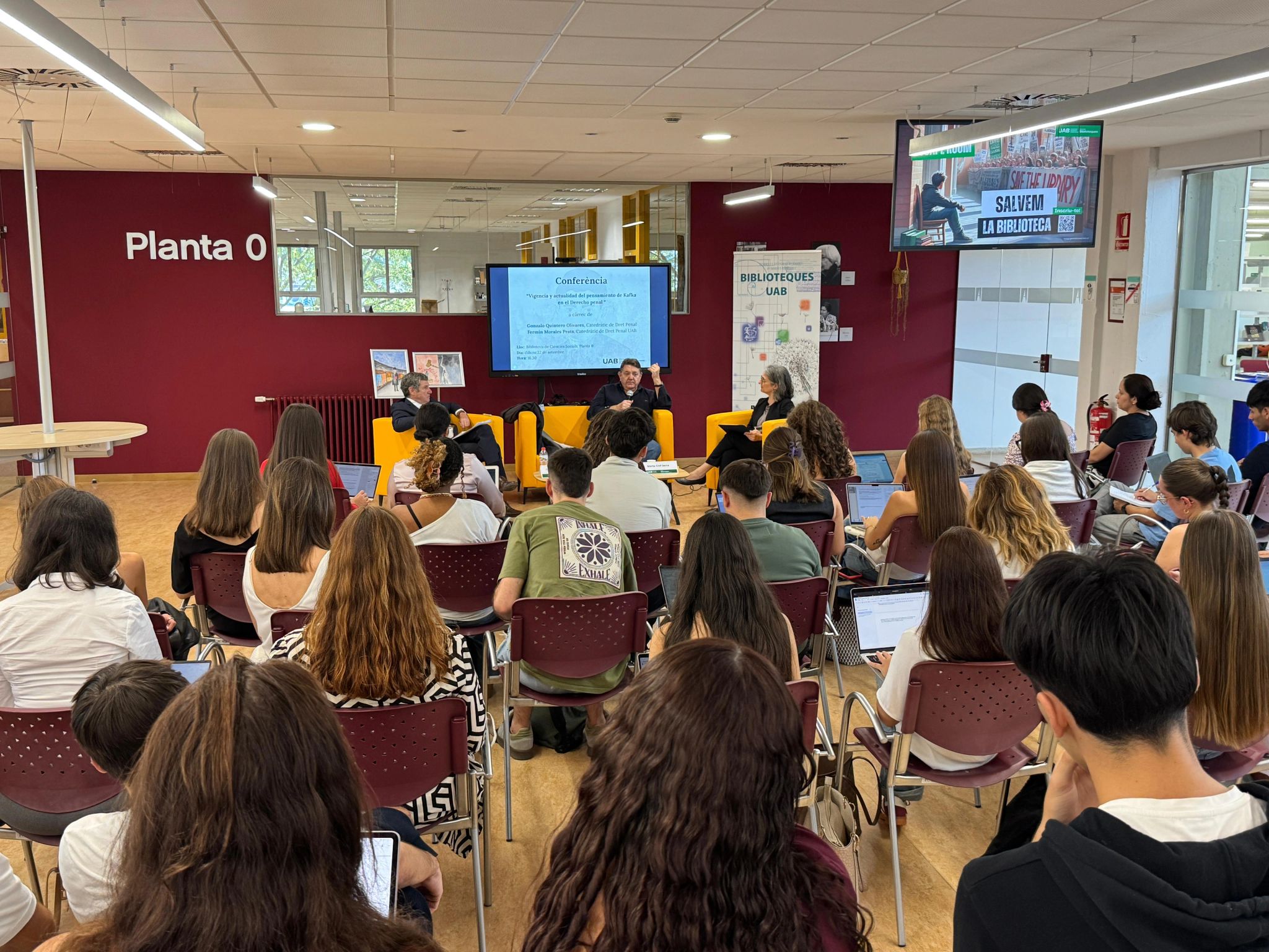 Persones en una conferencia