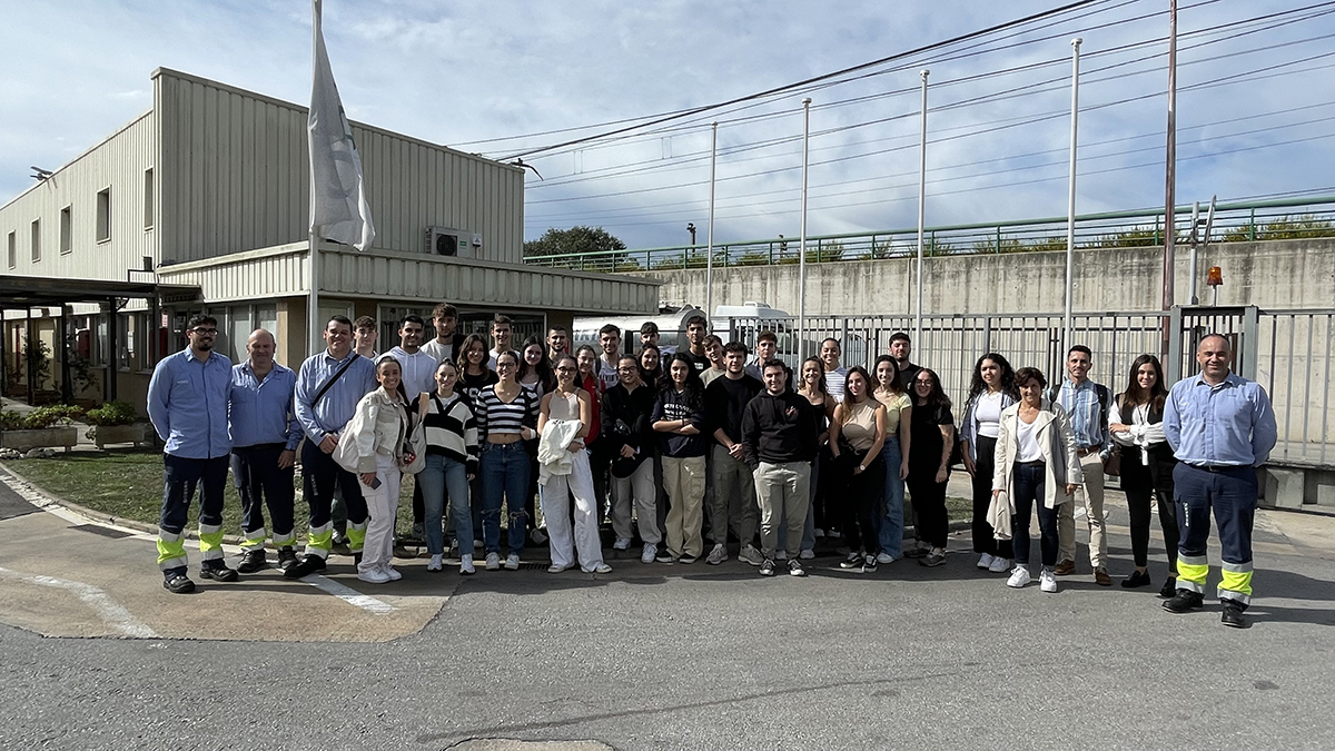 Imatge dels estudiants d'Enginmyeria Química a la visita a l'empresa Kao