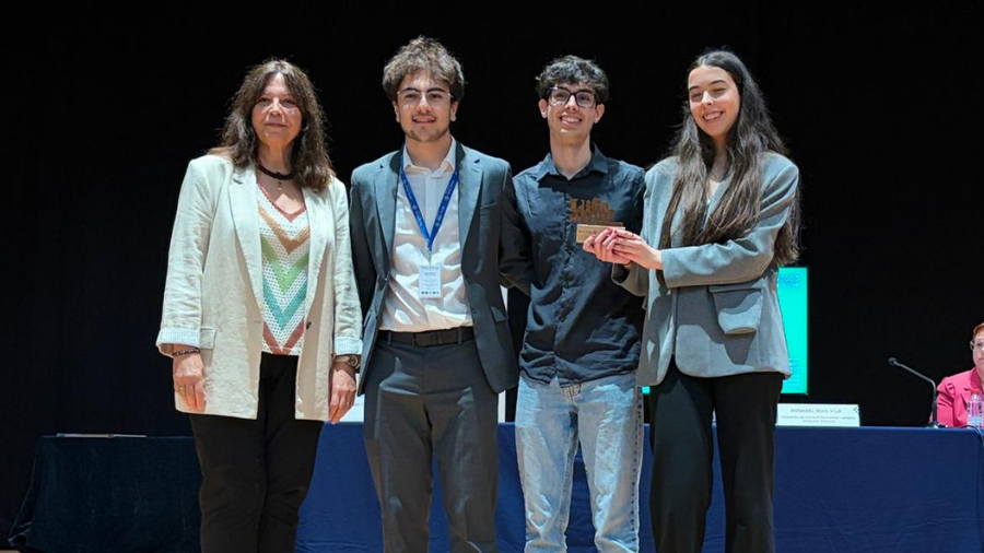 Equip UAB campió, amb la vicerect. de la Universitat d'Alacant, amfitriona de la competició.