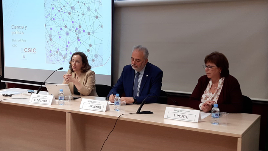 Imatge del rector, la directora de l'Escola de Doctorat i la presidenta del CSIC