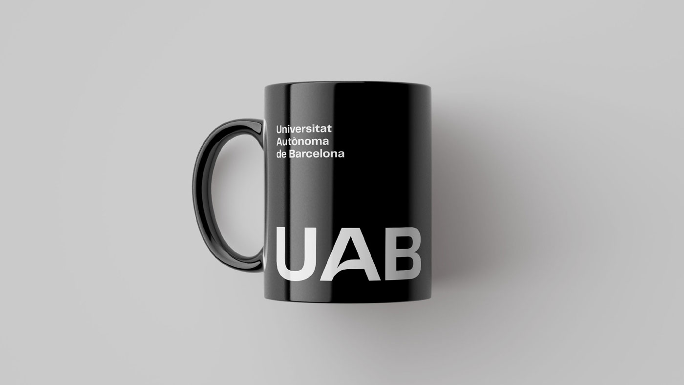 Tassa tinta blanca sobre fons negre UAB marxandatge