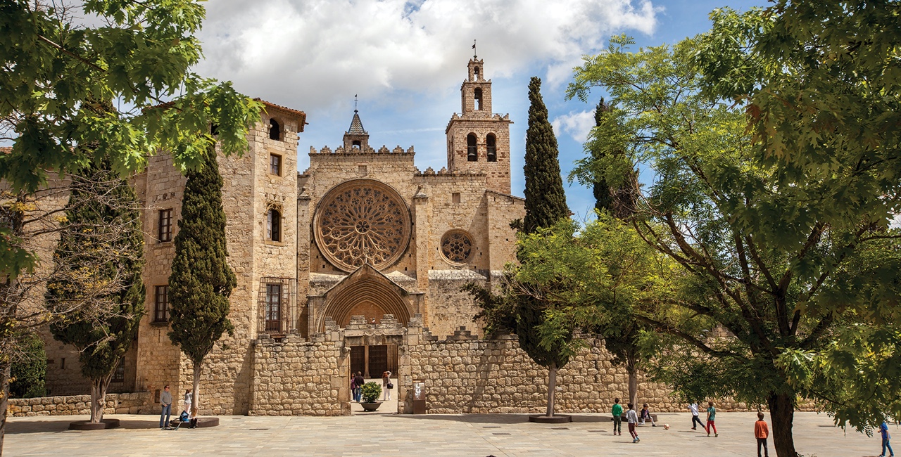 Fotografia de la façana del Monestir de Sant Cugat